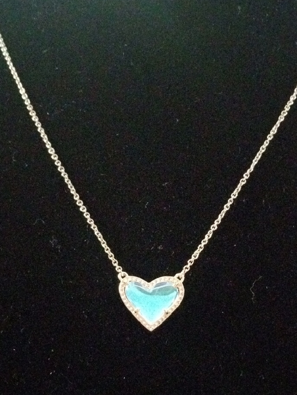 Kendra Scott Ari Heart Gold Pendant Necklace in Dichroic Glass